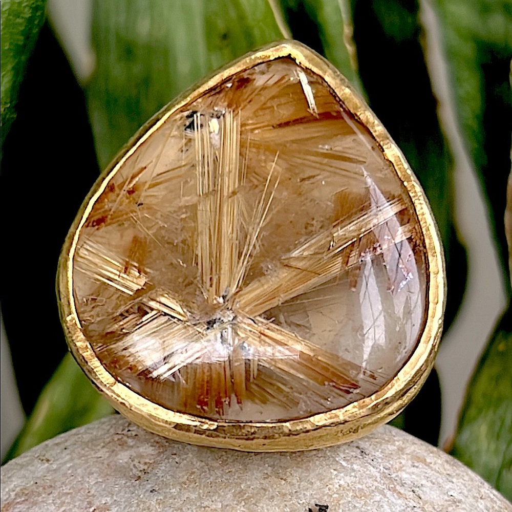 Katy Briscoe 18k gold and rutilated quartz Statement Ring